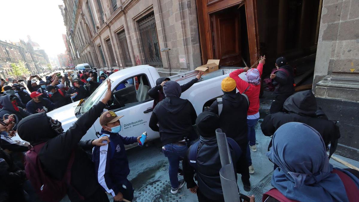 protesta de estudiantes de Ayotzinapa