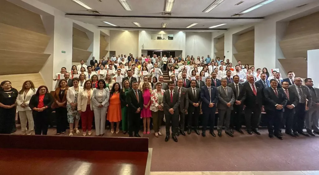 UAT, CENEVAL, médicos destacados, educación médica, EGEL, Facultad de Medicina Tampico, reconocimientos académicos, excelencia universitaria, médicos graduados