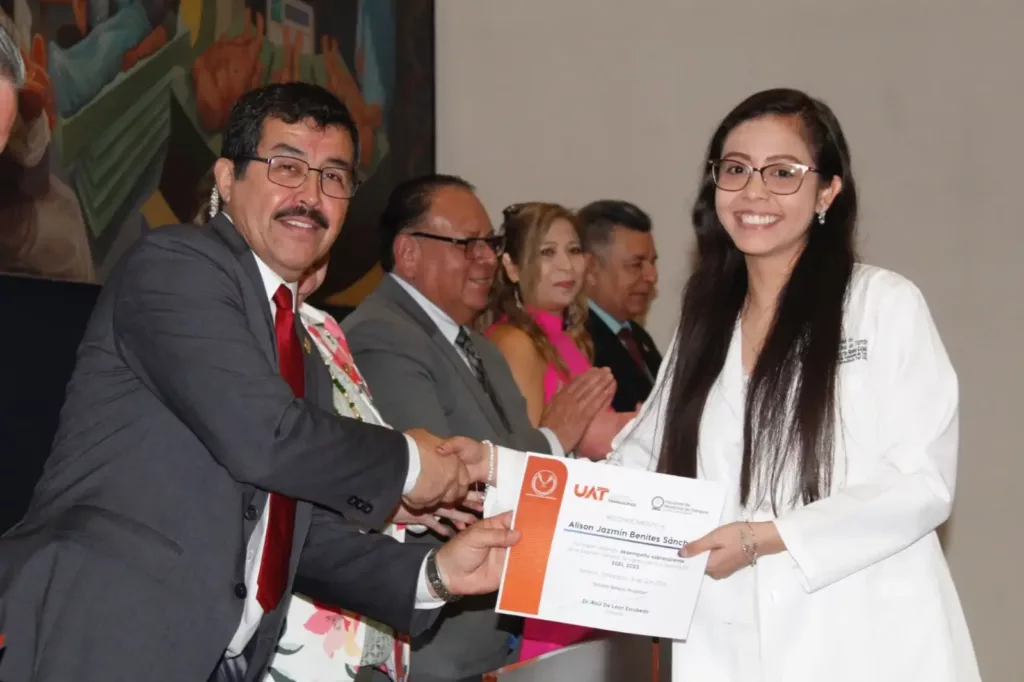 UAT, CENEVAL, médicos destacados, educación médica, EGEL, Facultad de Medicina Tampico, reconocimientos académicos, excelencia universitaria, médicos graduados