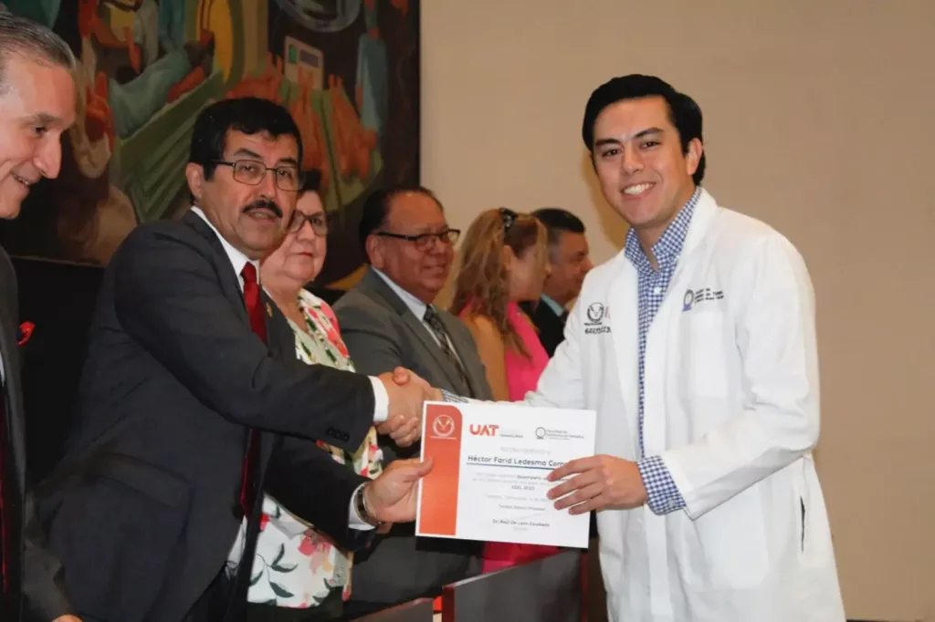 UAT, CENEVAL, médicos destacados, educación médica, EGEL, Facultad de Medicina Tampico, reconocimientos académicos, excelencia universitaria, médicos graduados