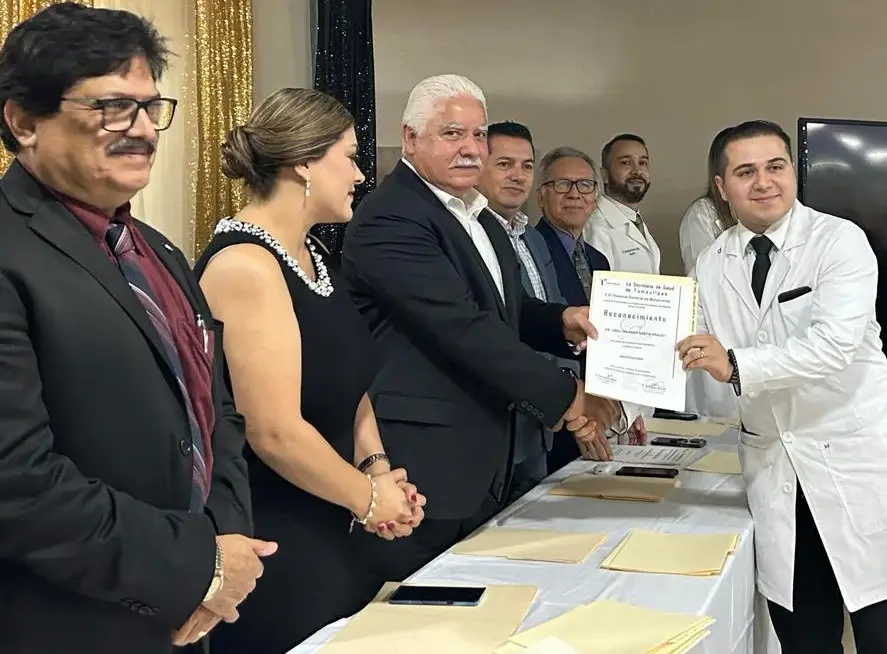 UAT certifica a nuevos médicos especialistas