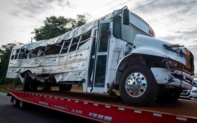 Mueren 8 Jornaleros Mexicanos por Accidente de Autobús en Florida, EU