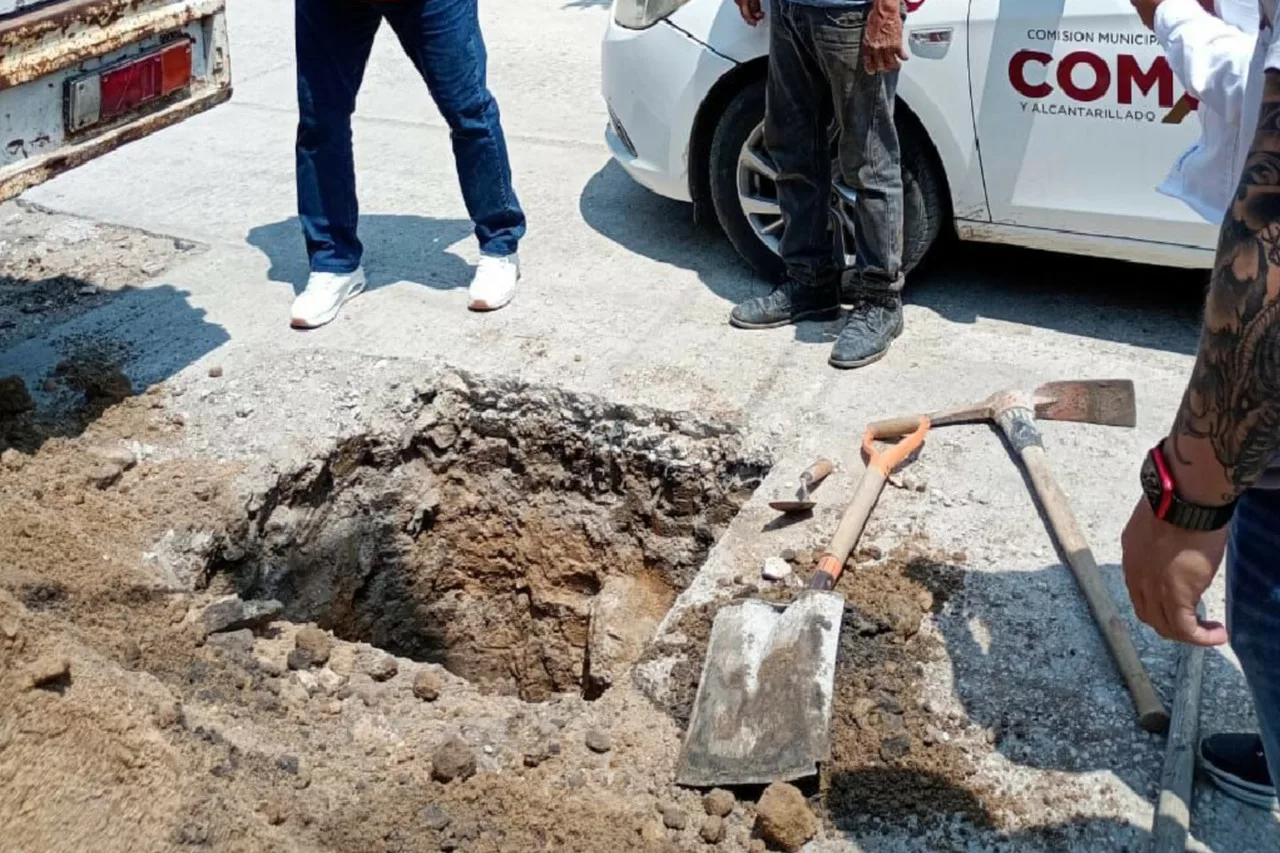 Vecinos Desesperados "Asaltan" Tuberías y Tinacos en Altamira