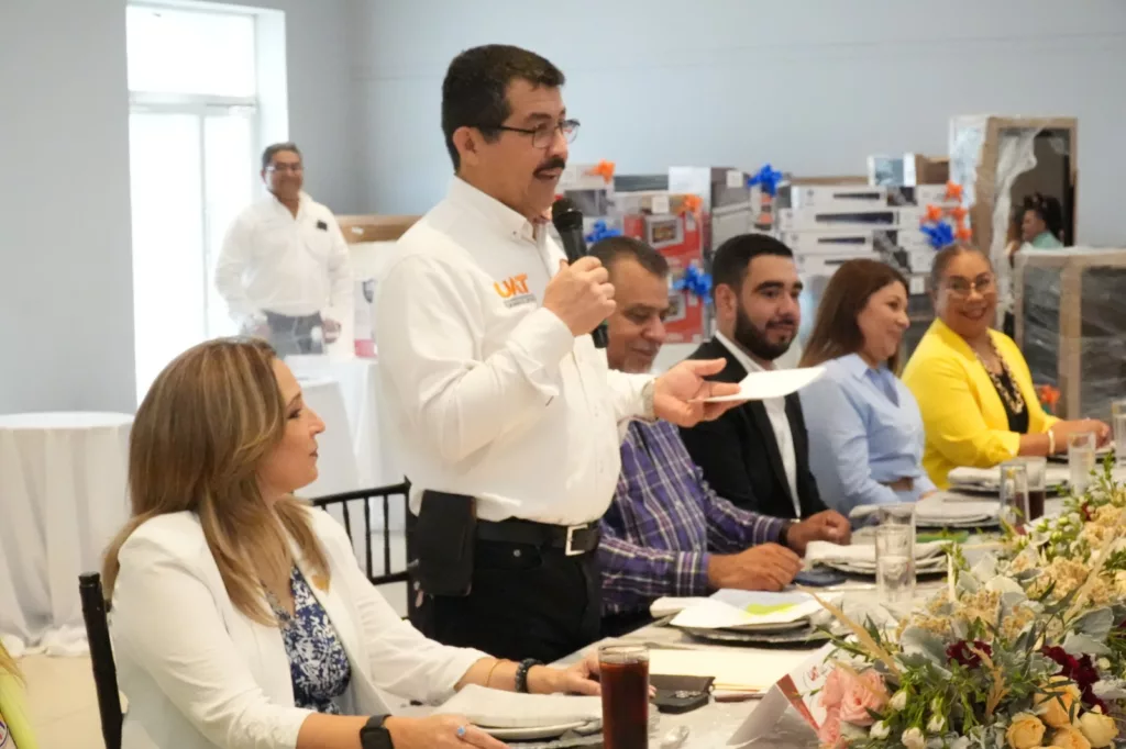 Rector de la UAT Celebra a las Madres Trabajadoras en Eventos Especiales