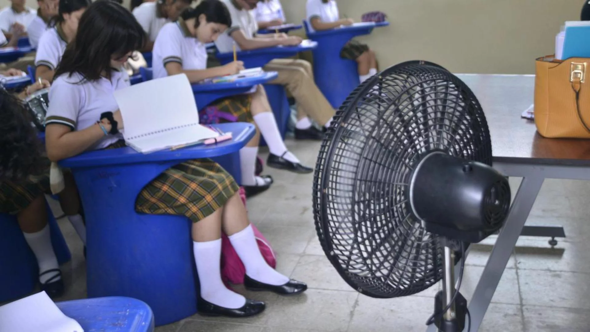 Piden no exponer a alumnos en horas de intenso calor