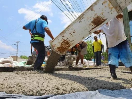 Obras de Pavimentación y Bacheo Continúan en Victoria