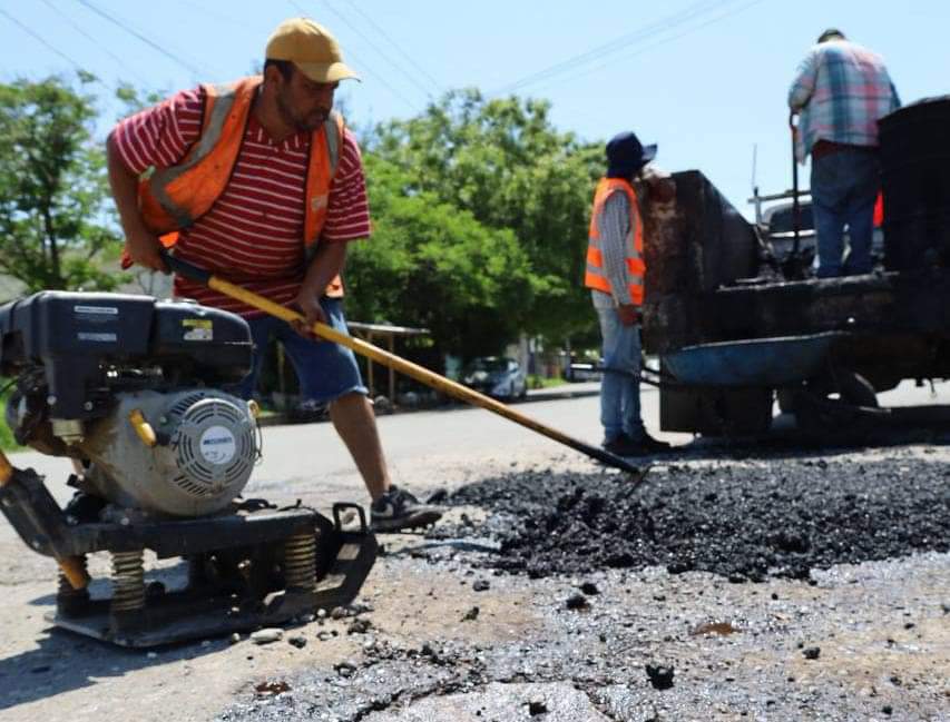 Reparación Provisional de Baches con Material Reciclado en la Ciudad