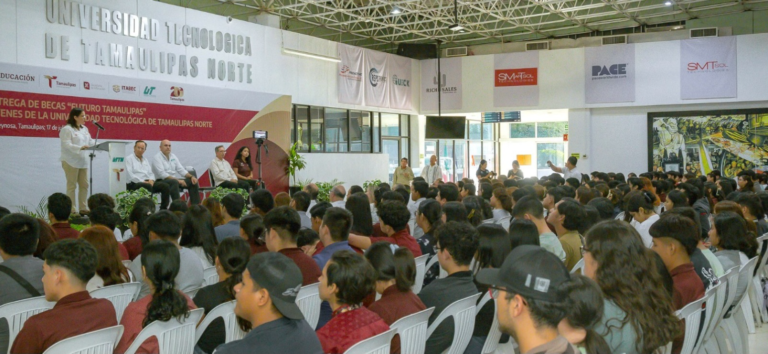 Becas “Futuro Tamaulipas” Entregadas a Estudiantes Universitarios