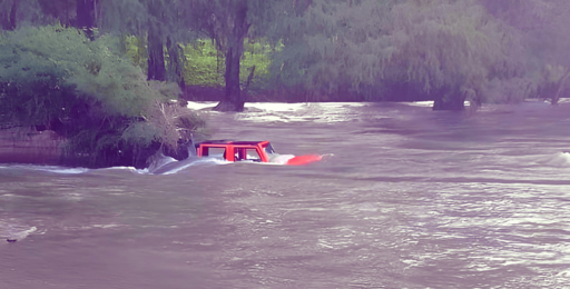 Jeeperos se Salvan al Cruzar el Río Sabinas en Gómez Farías