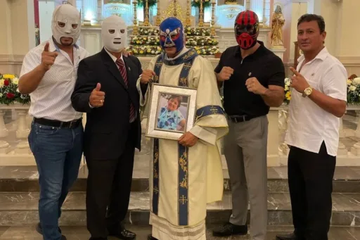 El Rey Apóstol: Luchador que lleva la fe desde el ring hasta el altar