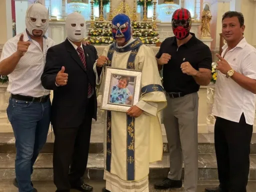 El Rey Apóstol: Luchador que lleva la fe desde el ring hasta el altar