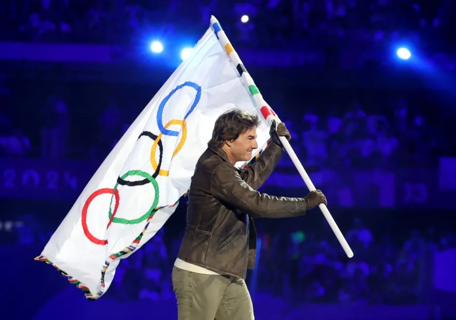 Tom Cruise deslumbra en la espectacular clausura de París 2024