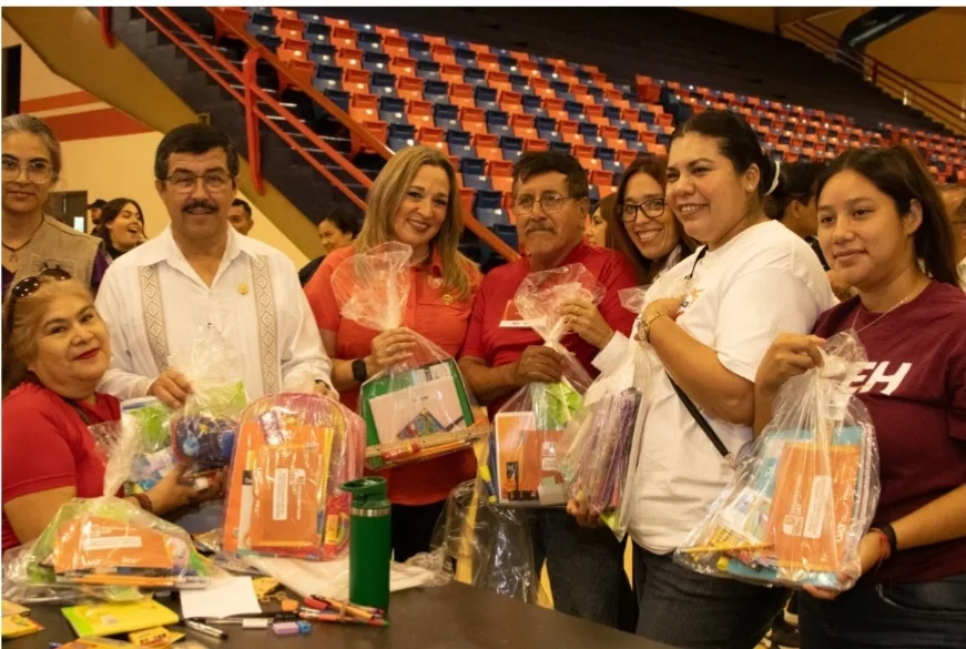 UAT refuerza apoyo a estudiantes rurales con donación de útiles escolares