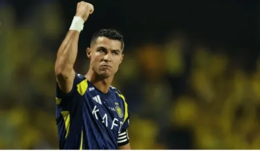 Cristiano Ronaldo toca el trofeo y Al-Nassr cae en la Supercopa