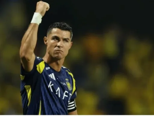 Cristiano Ronaldo toca el trofeo y Al-Nassr cae en la Supercopa