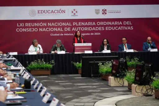 Lucía Aimé Castillo Pastor participa en la reunión nacional del Conaedu