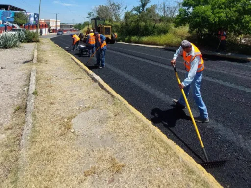 Rehabilitan 3,950 m2 de Pavimento en Victoria