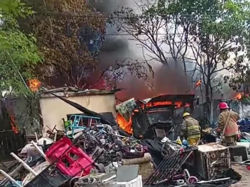 Incendio Consume Dos Viviendas en la Colonia La Presita