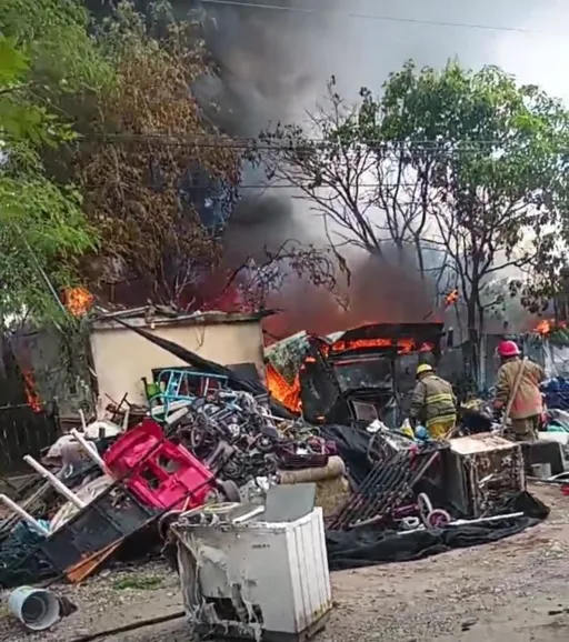 Incendio Consume Dos Viviendas en la Colonia La Presita