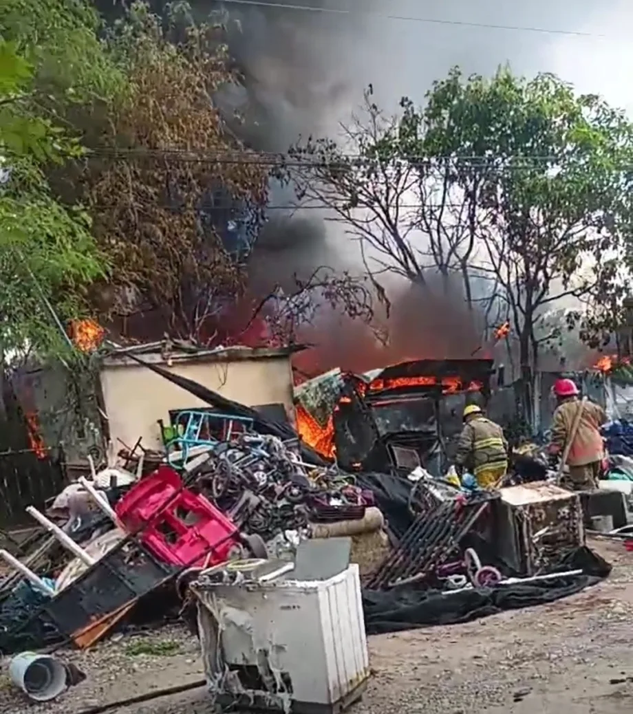 Incendio Consume Dos Viviendas en la Colonia La Presita