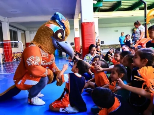 Jugadores de Correcaminos visitan Cendi UAT para convivir con los niños