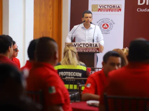 Eduardo Gattás celebra y reconoce al Heroico Cuerpo de Bomberos en su día