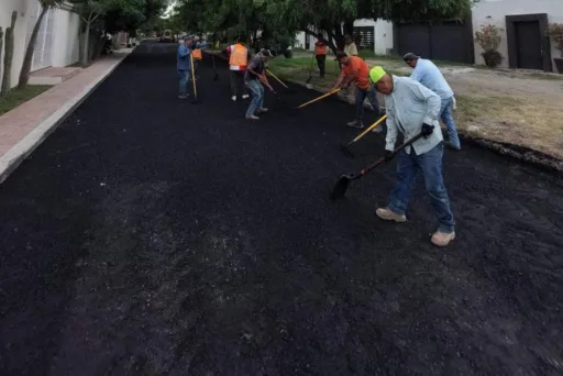 Rehabilitación de 33 mil m² de asfalto en calles y caminos ejidales de Victoria