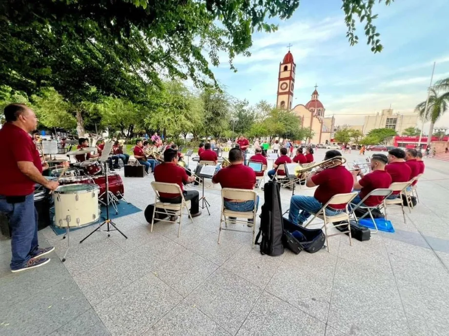 Disfruta de tardes de música en la Plaza del 15 con la Banda del Estado