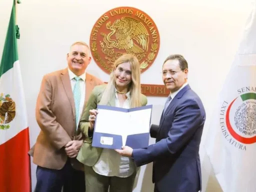 Maki Ortiz recibe constancia como Senadora de la República