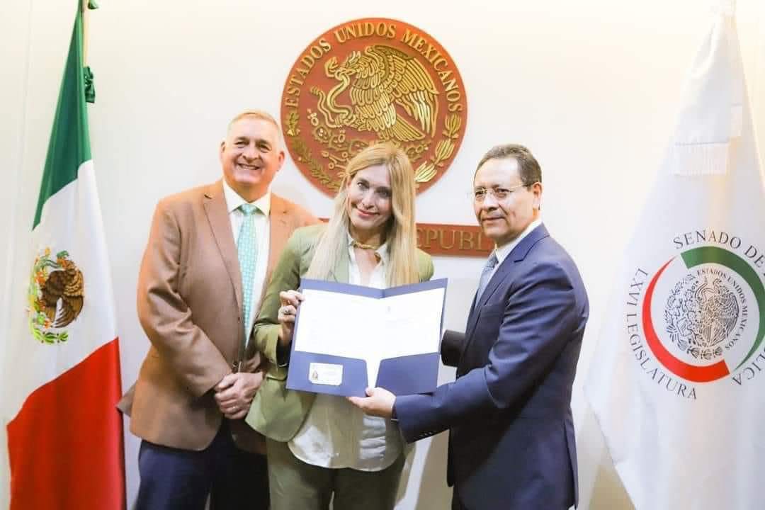 Maki Ortiz recibe constancia como Senadora de la República