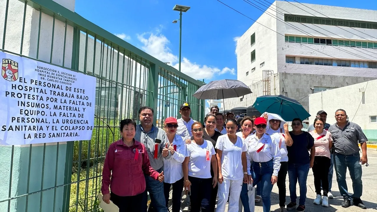 Trabajadores del IMSS Bienestar Tampico protestan por falta de insumos y problemas de drenaje