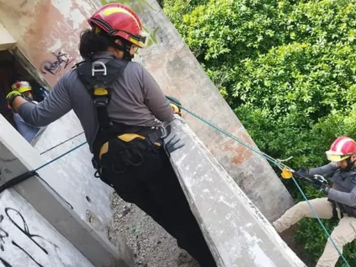 Voluntarios se preparan para rescates en altura en el sur de Tamaulipas