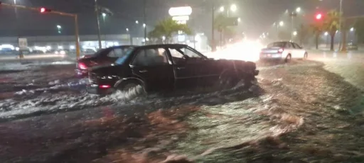 Fuerte tromba deja al menos 15 vehículos varados en Ciudad Victoria