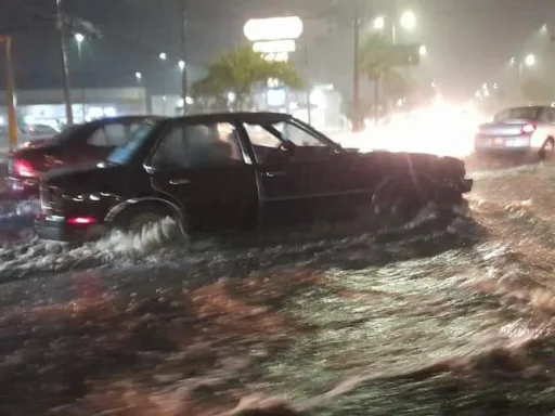 Fuerte tromba deja al menos 15 vehículos varados en Ciudad Victoria