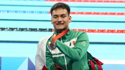 Ángel Camacho gana bronce en natación para México en París 2024