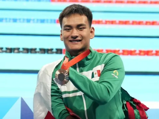 Ángel Camacho gana bronce en natación para México en París 2024