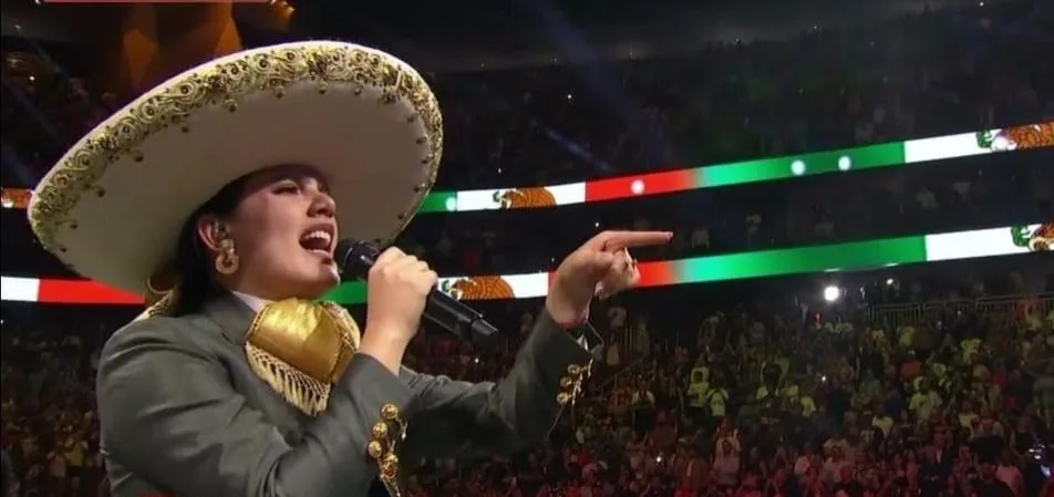 Camila Fernández comete error al cantar el himno en pelea de Canelo Álvarez