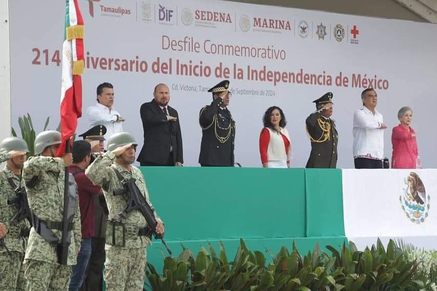 Acompaña Gattás al gobernador en desfile cívico-militar