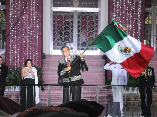 Encabeza el gobernador de Tamaulipas ceremonia del Grito de Dolores en Ciudad Victoria.