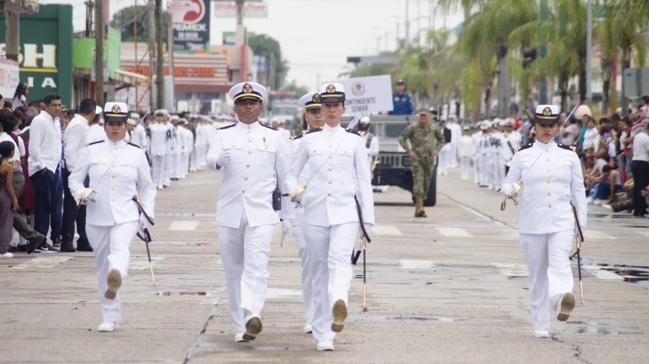 Teniente hace historia al liderar Columna Naval en Ciudad Madero