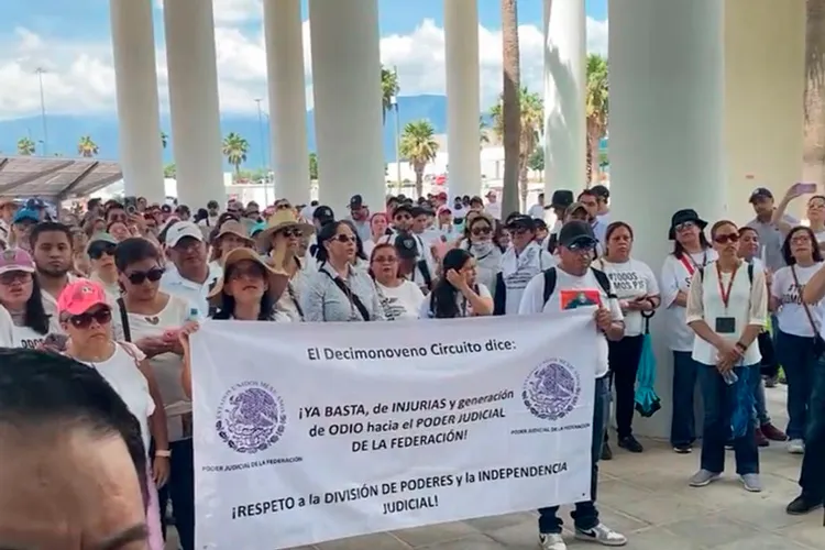 Debate sobre la reforma judicial llega al Congreso en medio de protestas