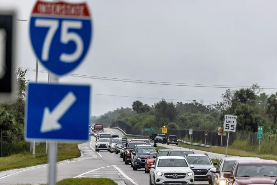 Milton retoma categoría 5 en su ruta hacia Florida