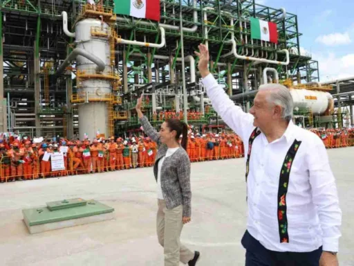 Legisladores de Morena eliminan propuesta de transición energética de AMLO y promesa de Sheinbaum