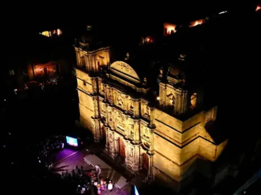 La Catedral de Oaxaca se ilumina con tecnología avanzada