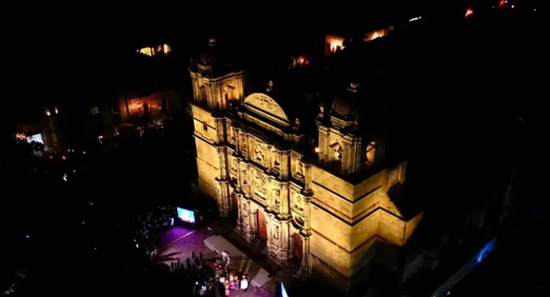 La Catedral de Oaxaca se ilumina con tecnología avanzada