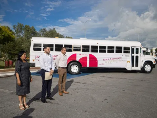 Alcalde Alberto Granados Entrega Nuevas Unidades de Transporte Escolar