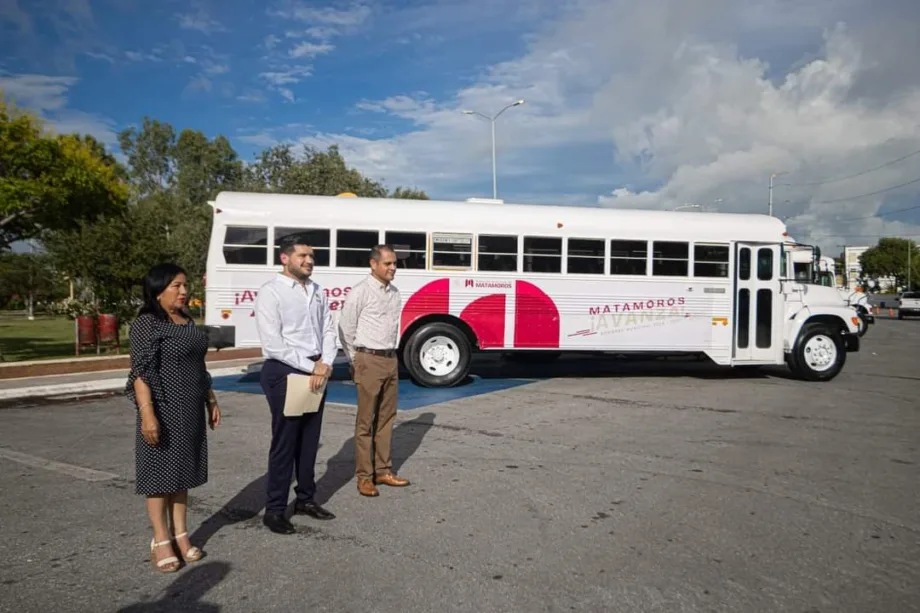 Alcalde Alberto Granados Entrega Nuevas Unidades de Transporte Escolar