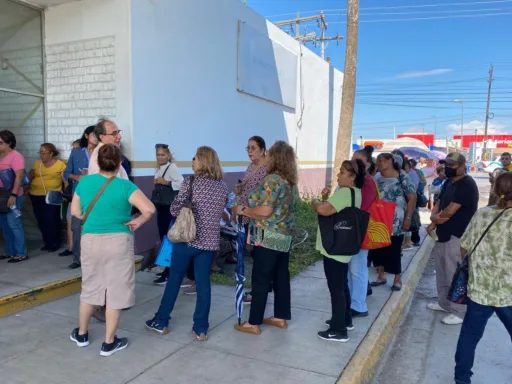 Inicia en Matamoros registro para Pensión de Mujeres con largas filas