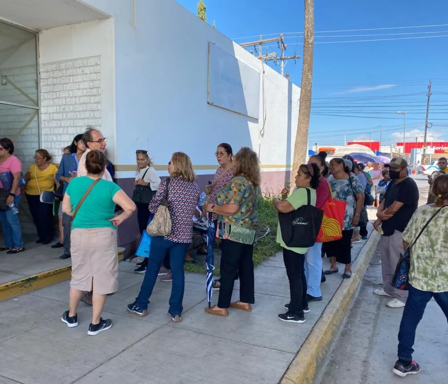 Inicia en Matamoros registro para Pensión de Mujeres con largas filas