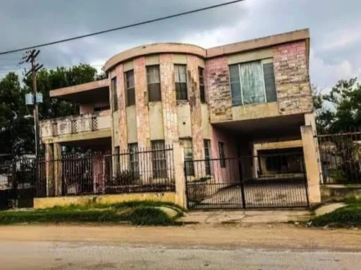 Fotos de la Casa de Rigo Tovar en Matamoros se Vuelven Virales